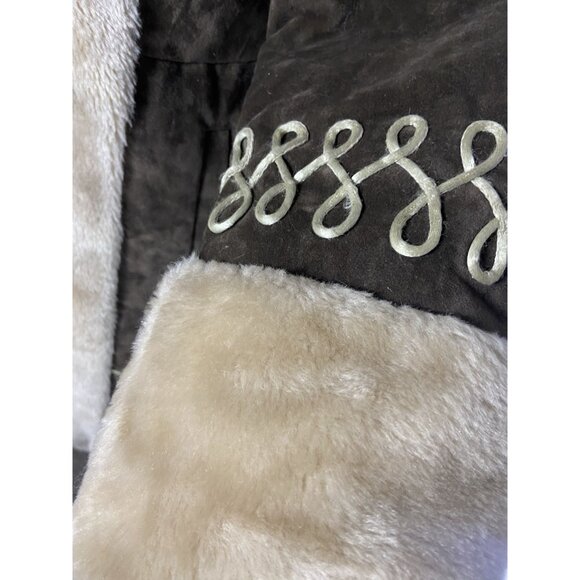 Vintage 60/70s ILGWU Faux Fur & Suede Women's Coat With Embroidered Cuffs & Quil - Picture 9 of 16